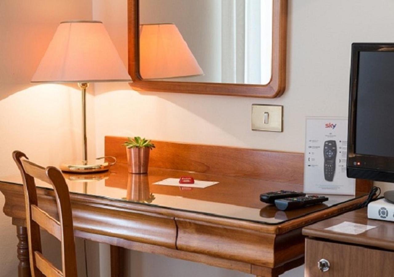 Hotel San Bernardo Рим Экстерьер фото