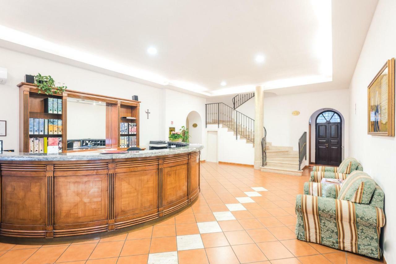 Hotel San Bernardo Рим Экстерьер фото