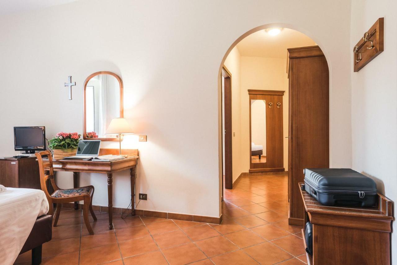 Hotel San Bernardo Рим Экстерьер фото
